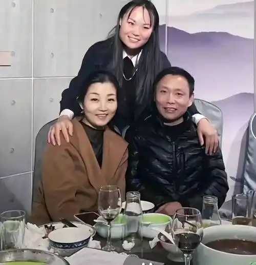 祁隆和乐凡离婚后互相诋毁,分手后该不该保持体面?