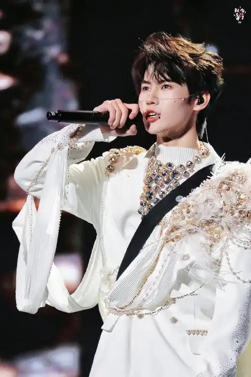 张真源 live之神##时代少年团叁重楼暨出道四周年演唱会##张真源戴脸