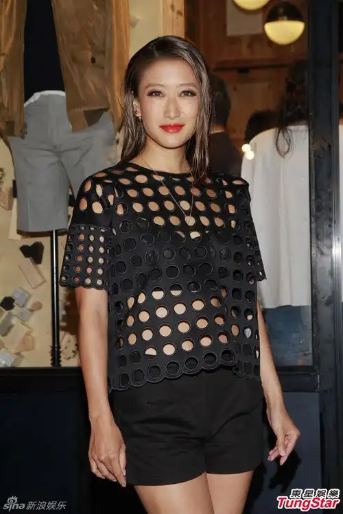 组图:谢婷婷透洞外衣搭热裤 火辣骑机车_高清图集_新浪网