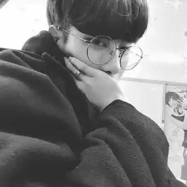 很有质感的戴眼镜很有品位的男生头像潮流绝绝子超级火的唯美男