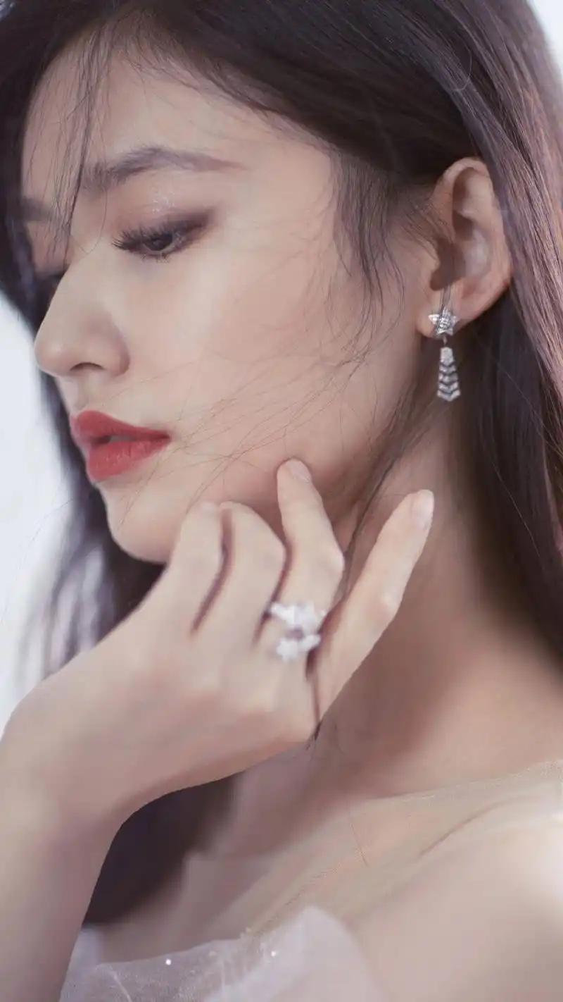 林允性感优雅写真手机壁纸