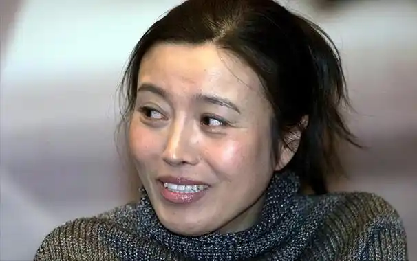 回顾孙红雷:与丁嘉丽分手20年后,娶海归美女喜当爹,如今定居海外!