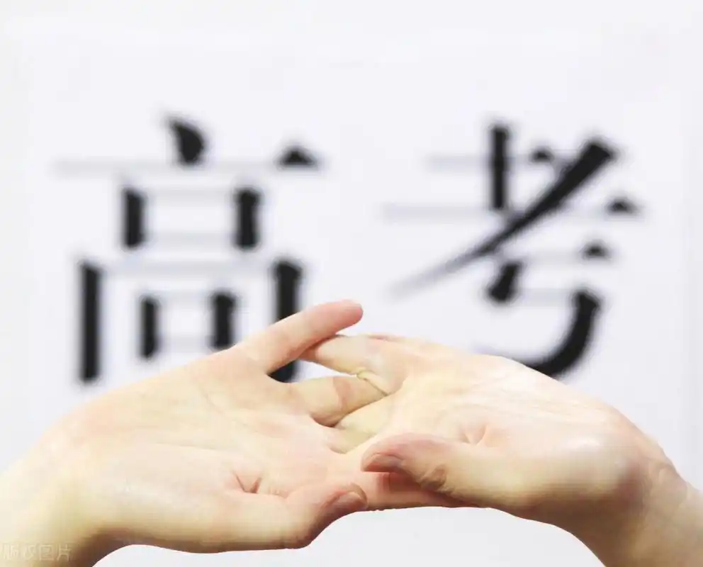 王俊凯出名了!首先是他的高考分数699分,其次,是他学习的方法!