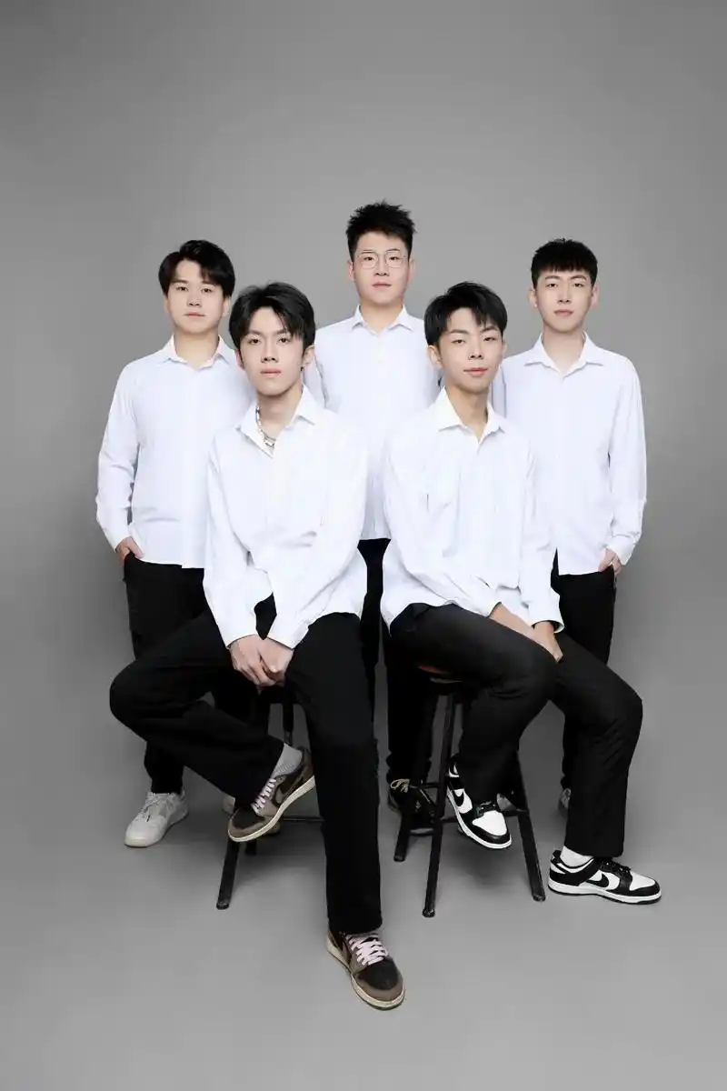 总要和你从小玩到大的兄弟来一张合照#最珍贵的照片 #帅气逼人 - 抖音