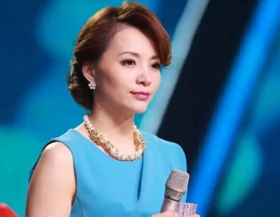 董卿再度亮相:或主持杭州亚运会开幕式,一年后咖啡店现身引热议|央视