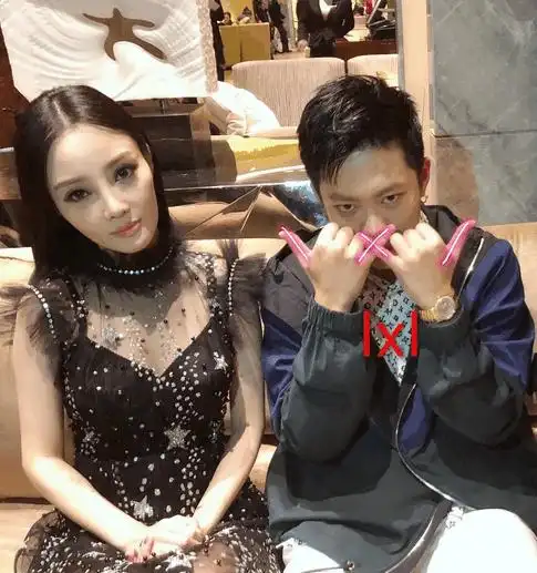 李小璐pgone视频疑曝光 接吻拥抱样样有好似情侣