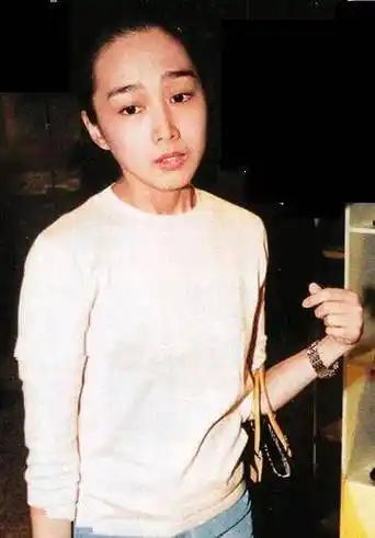 原创被天王藏了23年46岁诞下一女朱丽倩嫁刘德华后受了多少委屈