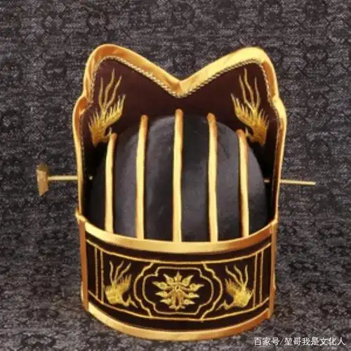 "一米帽"冲上热搜,仿若回到古代.要不咱们去看看明朝的帽子?