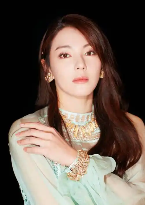 时间能冻住张雨绮的年龄,却忘了冻住她的身材!_状态_皮肤_保养