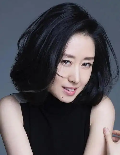 演员刘敏涛曾嫁豪门7年离婚后重返荧屏如今和女儿相依为命