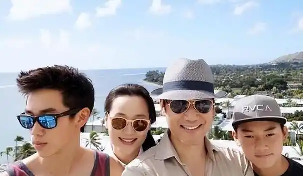 2021年,《向往的生活》第五季迎来了那英和制片人梁静.