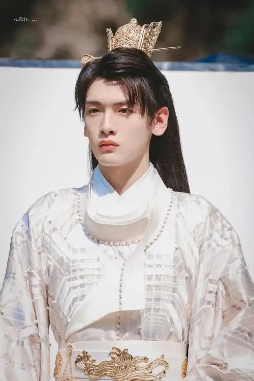 翟潇闻 狐妖小红娘竹业篇男二#翟潇闻之前的古装造型就让我体会到"郎