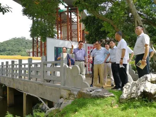 区级河长牟春生同志巡查仙湖水