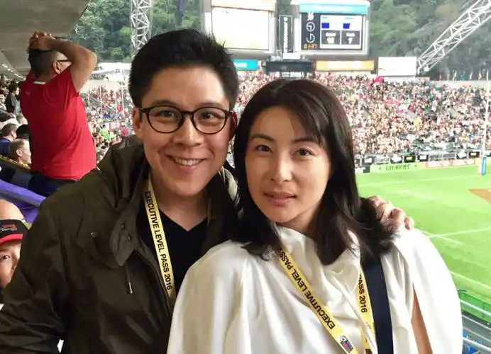 "郭晶晶:大婚父母却坐不上主桌,郭父拒绝千亿聘礼_霍启刚_霍家_训练