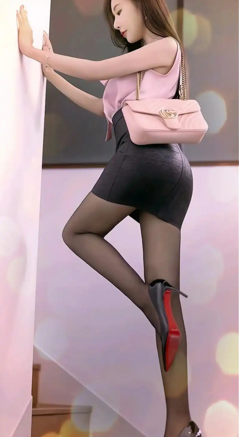 高清大长腿美女写真#大长腿 #完美身材 #美出高级感 - 抖音