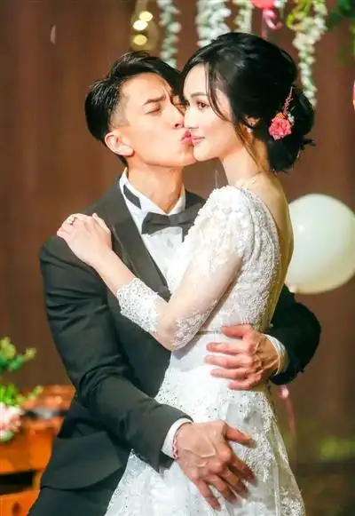 李贞贤庆结婚一周年 晒与圈外老公甜蜜婚纱照