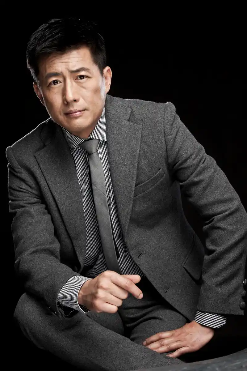 p>高曙光,1964年4月21日出生于山东省,中国内地男演员.