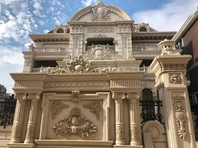 福建女子回乡拍摄农村自建豪宅:有的像白宫