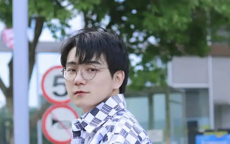 活动  【吴晛】翻车都是给别人看的,只要词念得快就不翻车