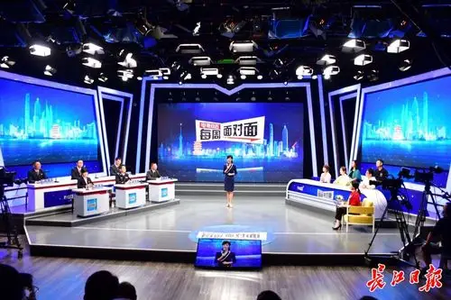 《电视问政:每周面对面》节目现场.长江日报记者詹松  摄