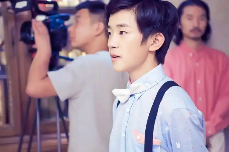 易烊千玺#高科技少女喵.公子你的侧颜真是太美了