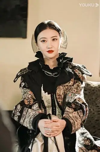 景甜司藤华丽旗袍复古造型实力演绎人间富贵花