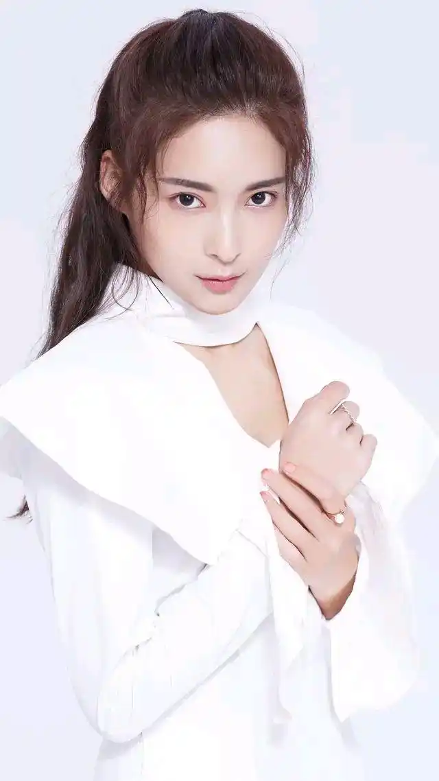 孙安可精美壁纸:清纯甜美,活波可爱!