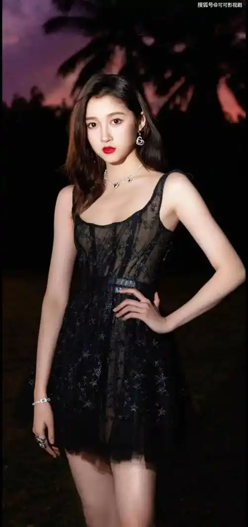 美女明星关晓彤高清写真美图肌肤白嫩气质清新