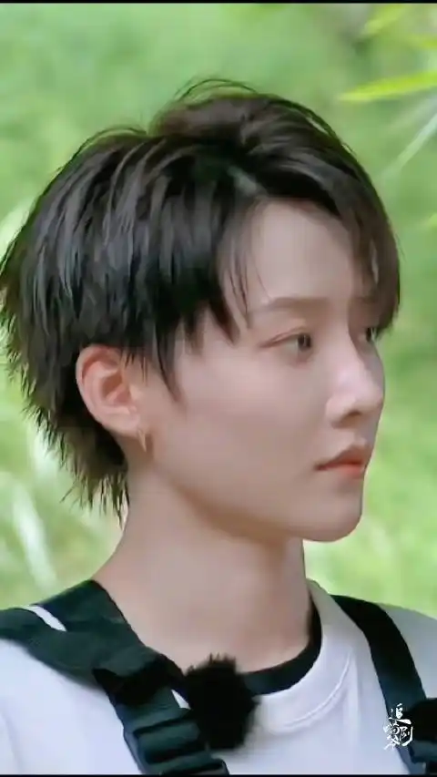 刘雨昕笑起来也有好多小表情!好米好喜欢!