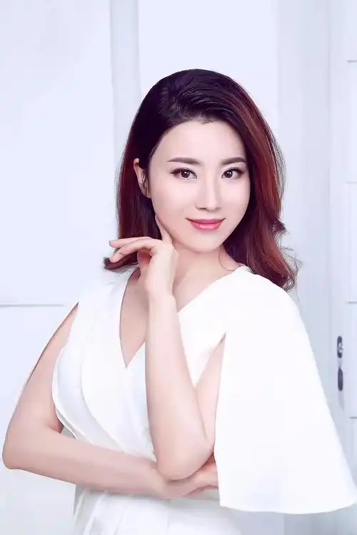 王菁蕾明天你好微笑着等待