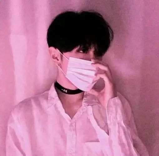 求粉色背景男头像或者穿粉色衣服,不要动漫的