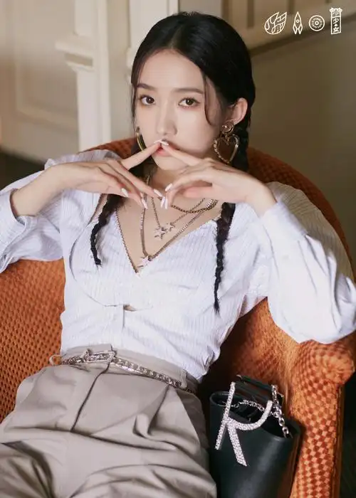 孟美岐双麻花辫青春活力图片24