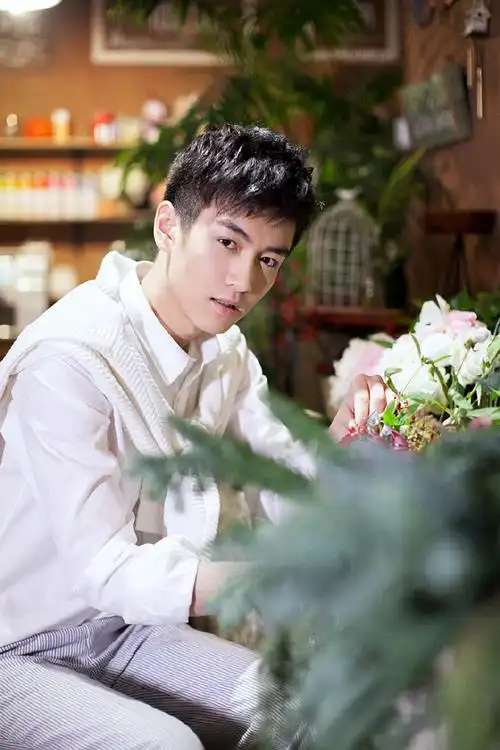 陈晓帅气出镜—昕薇杂志