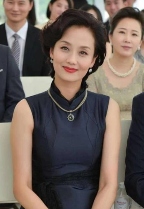 "儿子"是当红明星,女儿是奥运冠军,55岁的她成人生赢家