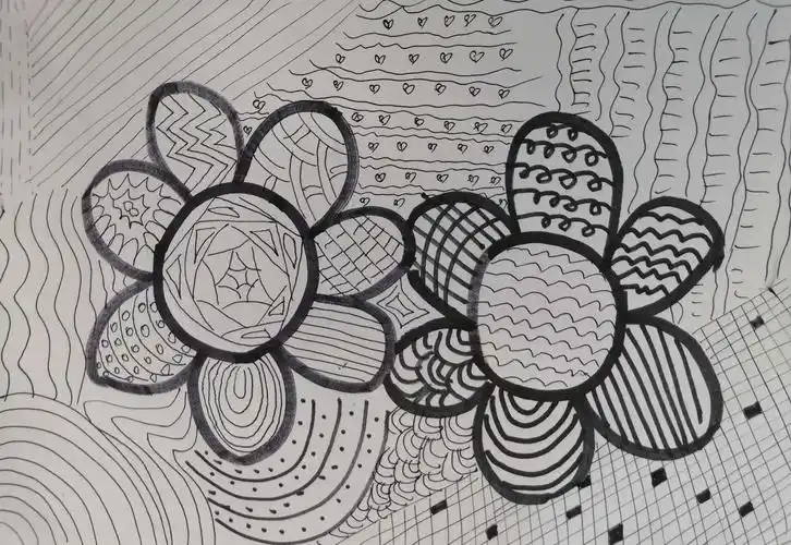 东城珑恩育晟幼儿园美术班大a班第四课《线条画》