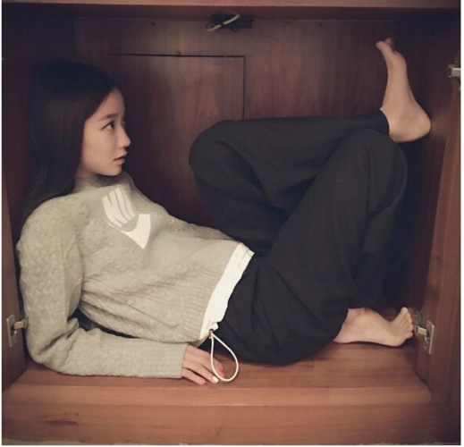 曝:王珞丹被嫌脸圆不吃晚饭 被工作人员锁柜里?