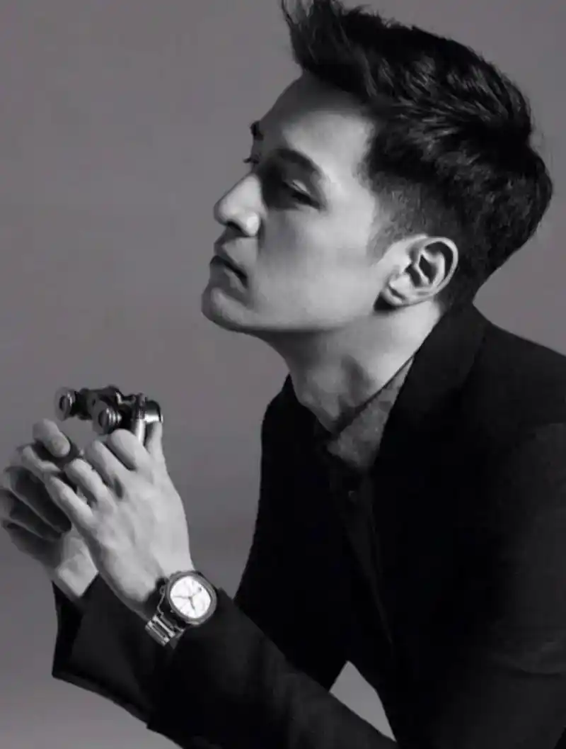 黑白照片,永远的男神!#胡歌 #六月的雨 #抖音小助手 - 抖音