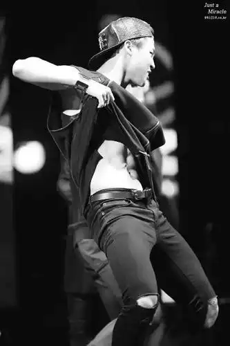 [防弹少年团][分享]180201 只属于米的福利 "朴致命"名品腹肌太撩!