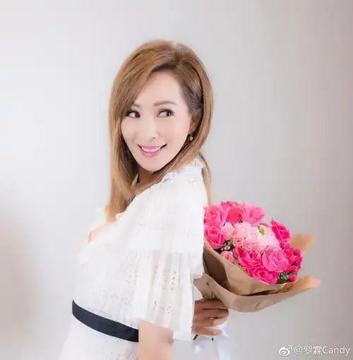 罗霖跟富二代的恋情只持续了大概5个月就结束了,至今一直单身,但身边