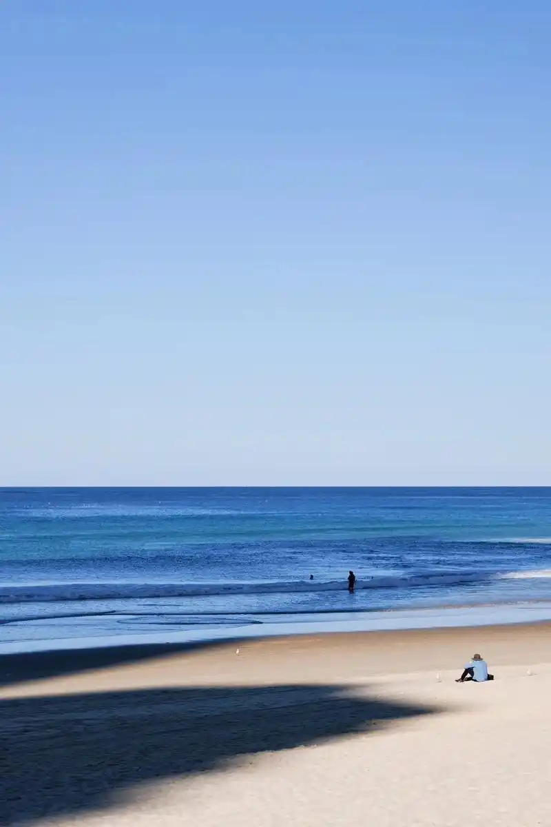 看海快乐.晴空如洗   海面瑰丽 听海浪潮起潮落  内心平静 - 抖音