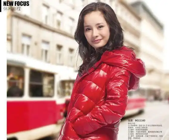 从这组杨幂早年间的广告代言照片中,我们可以看到那时候的她整个五官