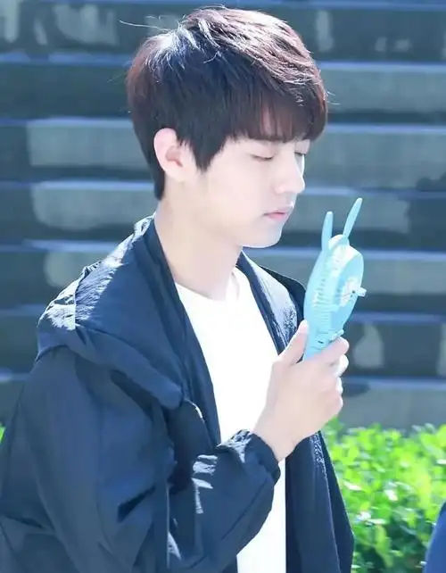 肖战的胖也许时期圆乎乎的好可爱呀