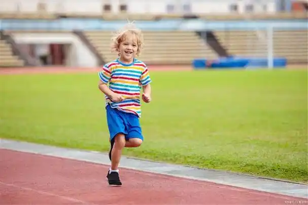 陈坤晒图跑遍中国活动,儿童跑步7大好处,家长应该要知道