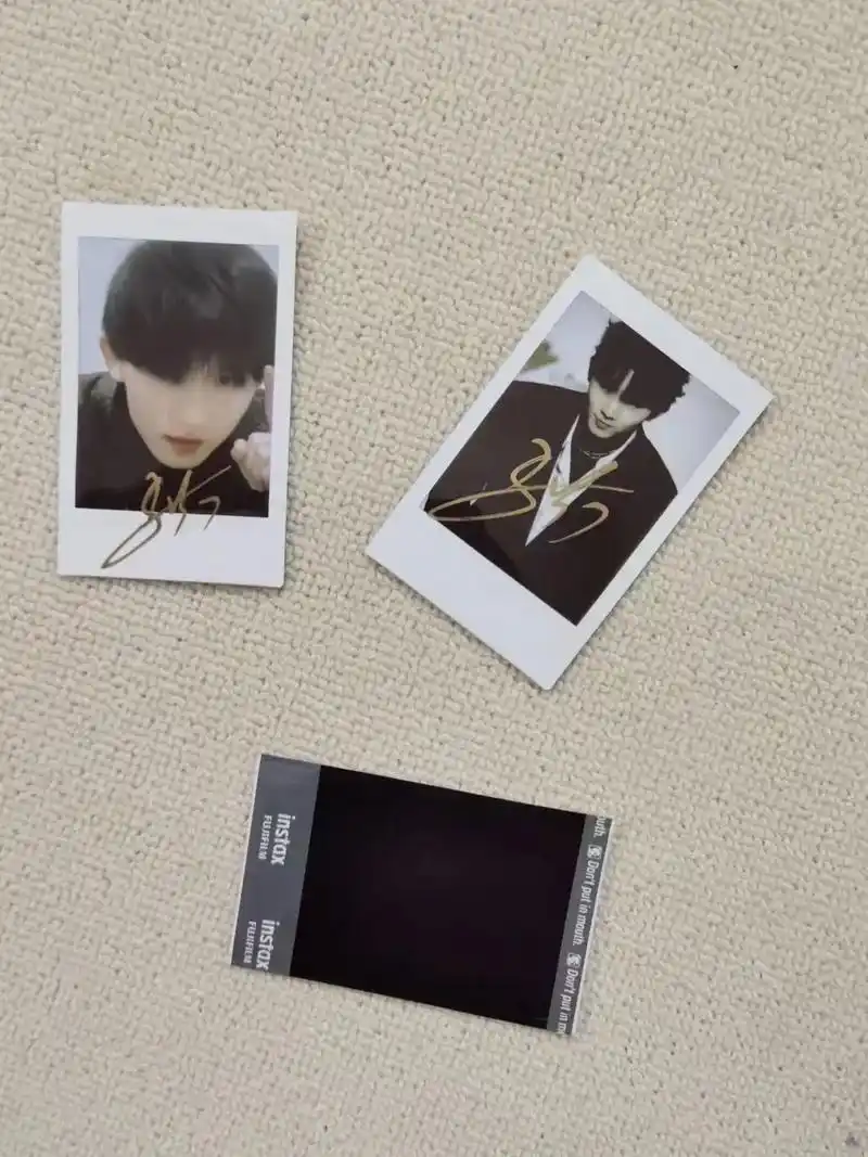 出#马嘉祺 保真亲笔签名拍立得生日当天下单 - 抖音