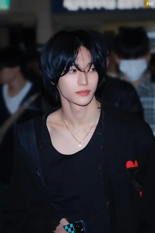 wonbin超话92#wonbin海域吉他手#【x】231005 更新元彬相关饭拍高清