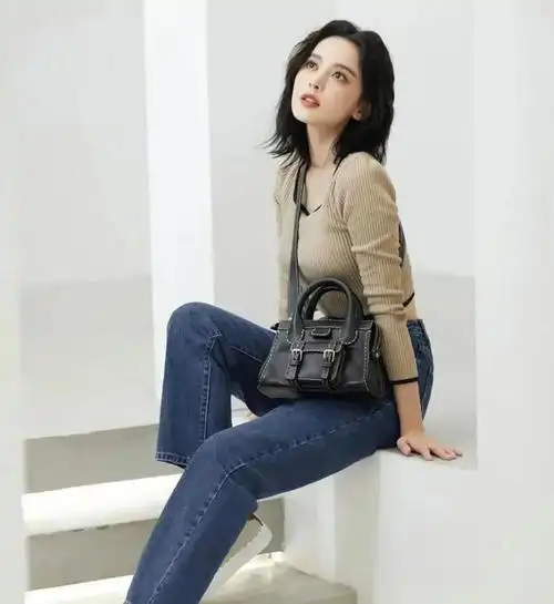 时尚穿搭的宠儿古力娜扎她的这一身好休闲呐