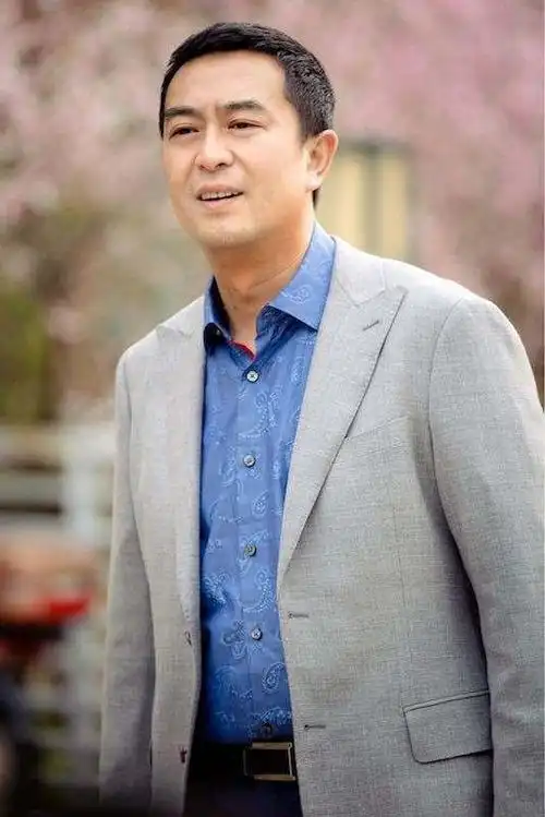 张嘉译因跑龙套被前妻分手,今成影帝,迎娶二婚老婆成人生赢家!