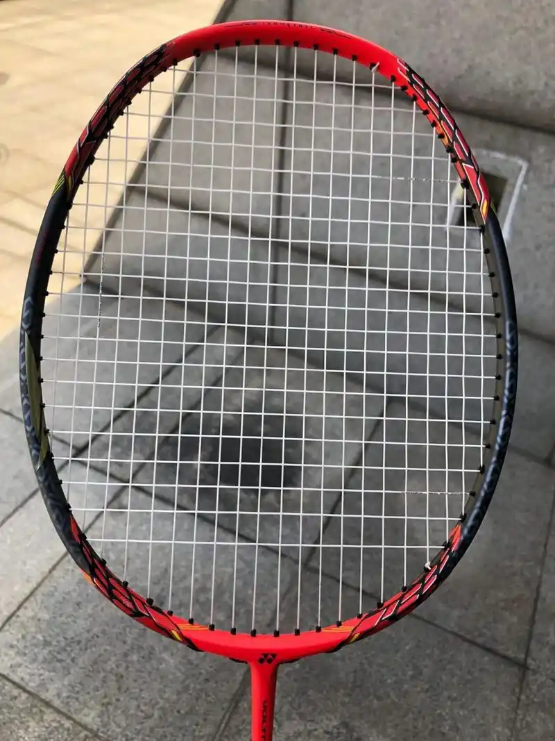 尤尼克斯vtzf2林丹红色限量版 打不动就把它卖了,说实话要不是蹭了点