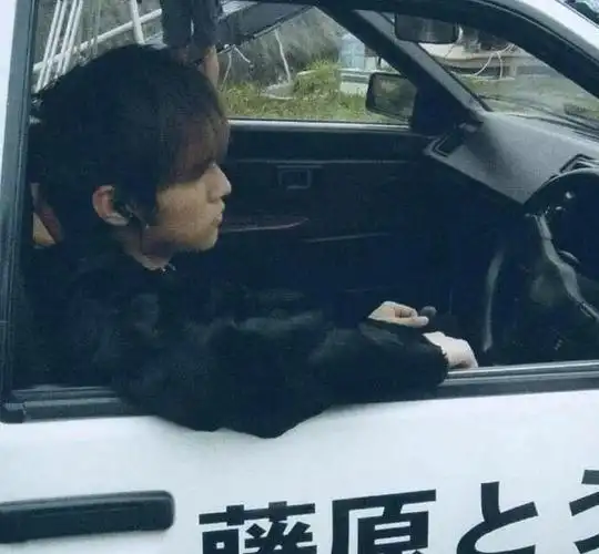 天王大手笔周杰伦赠王俊凯16年前花51万入手的神车ae86