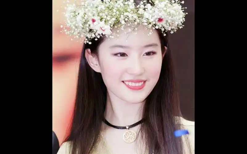 考古十八岁的小奶茜,笑容也太治愈了 #刘亦菲 #清纯甜美 #笑起来很甜